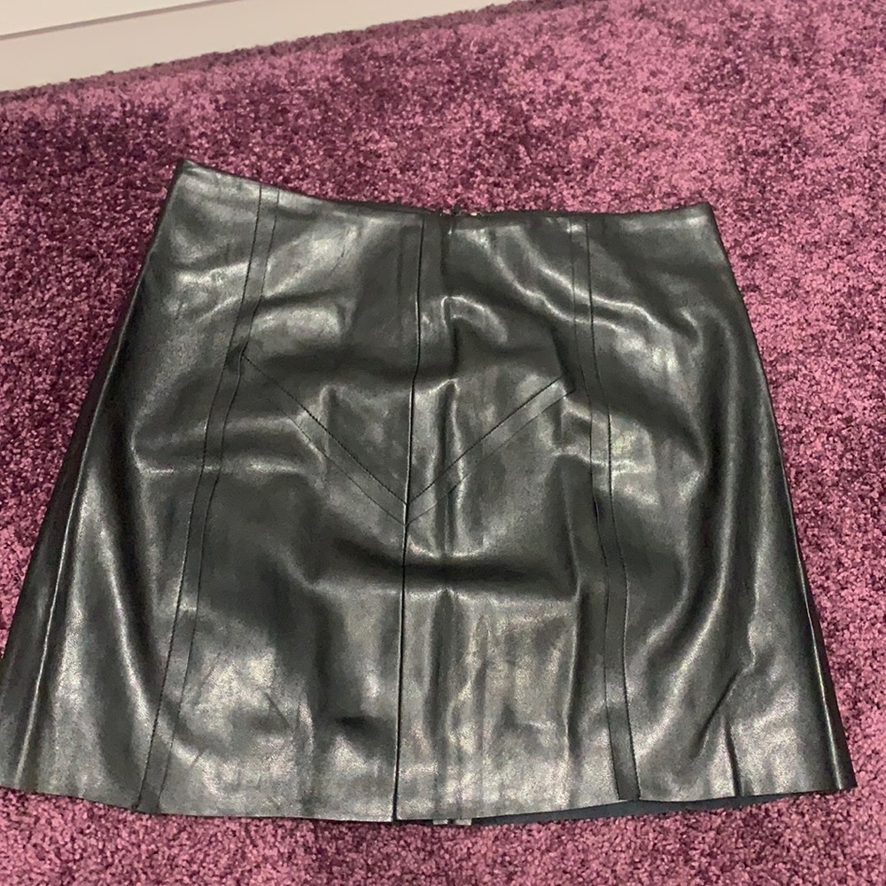 Jack meets Kate xsmall leather skirt